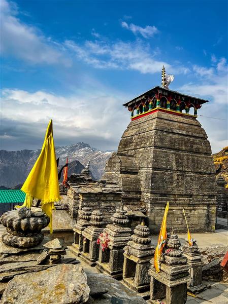 Temple and the Chandrashila peak